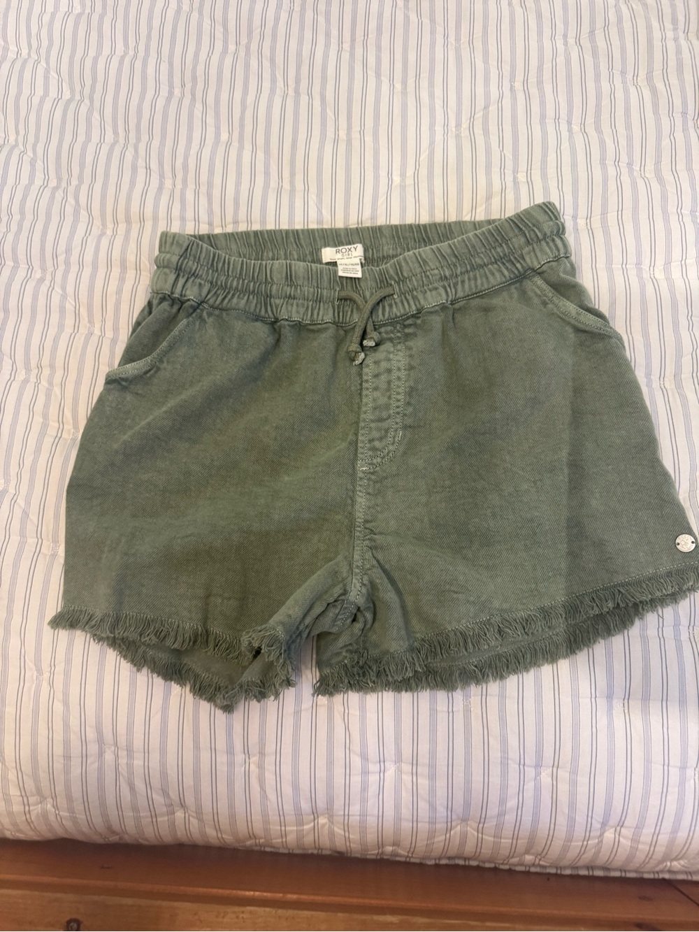 Roxy Olive Green High-Waist Frayed Hem Shorts- girls size 14 EUC